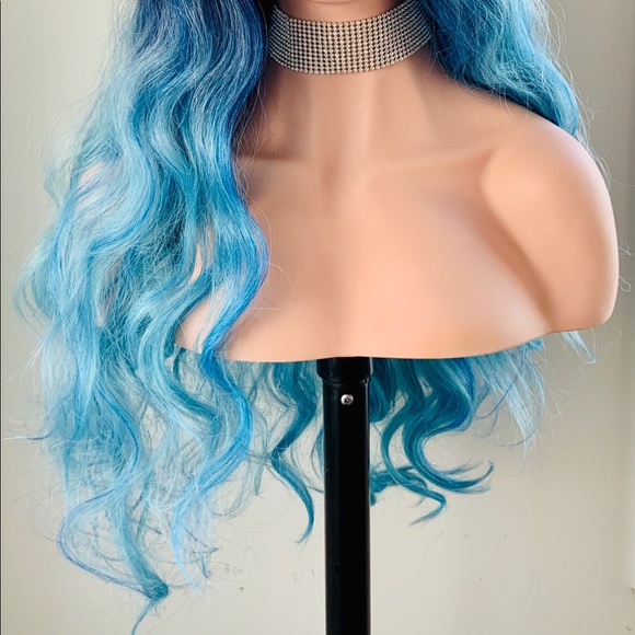 A Very Pretty 28” Blue Lace Front Synthetic Wig - Picture 9 of 11